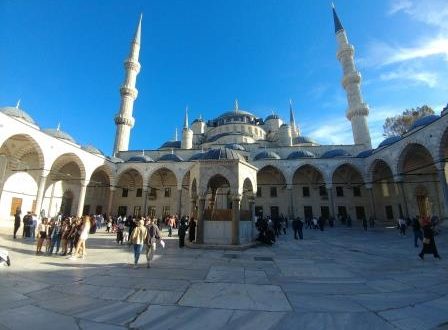 حیاط مسجد سلطان احمد